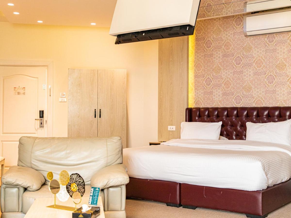 Hotel West 4*