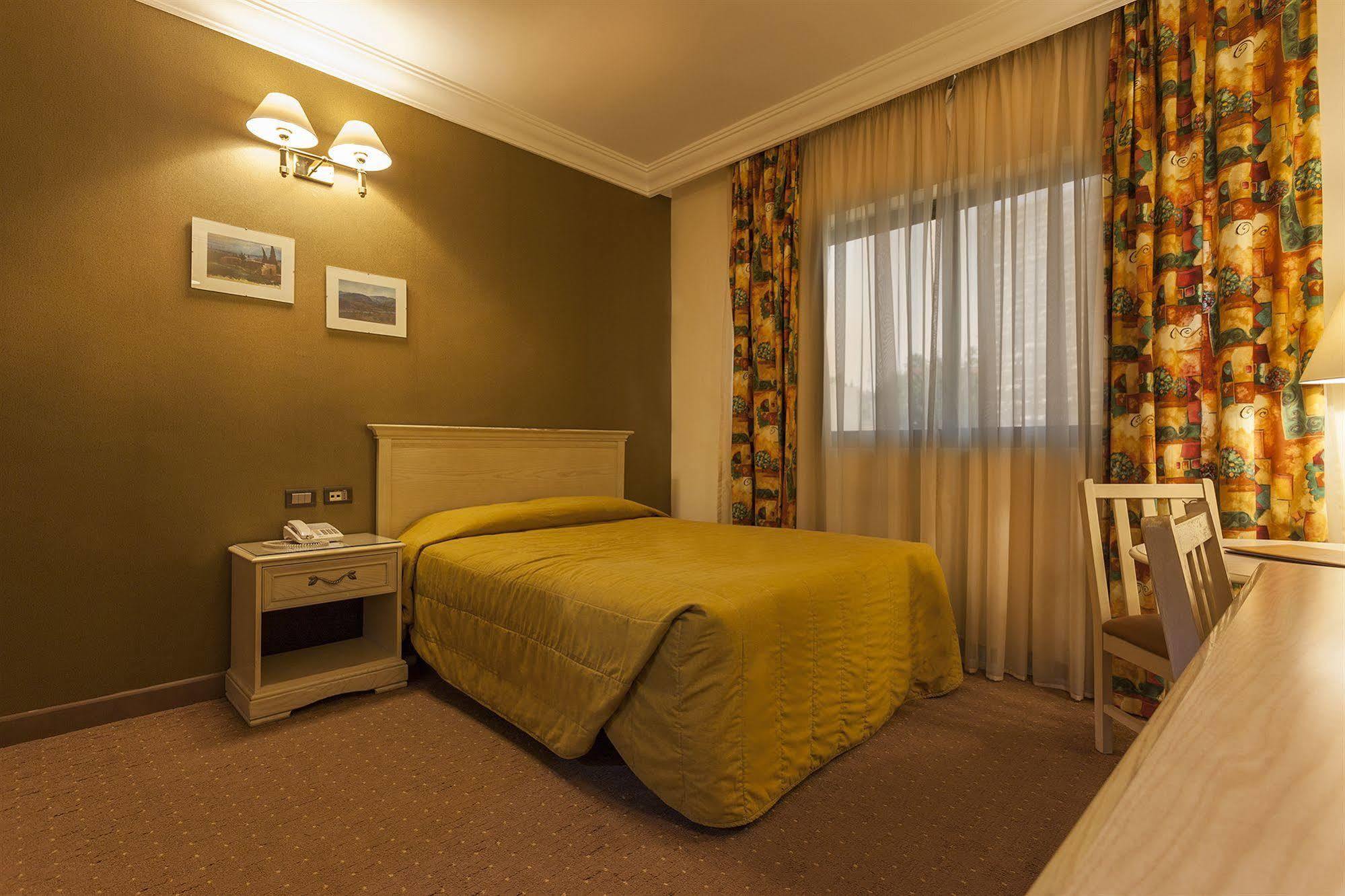 West Hotel 4*