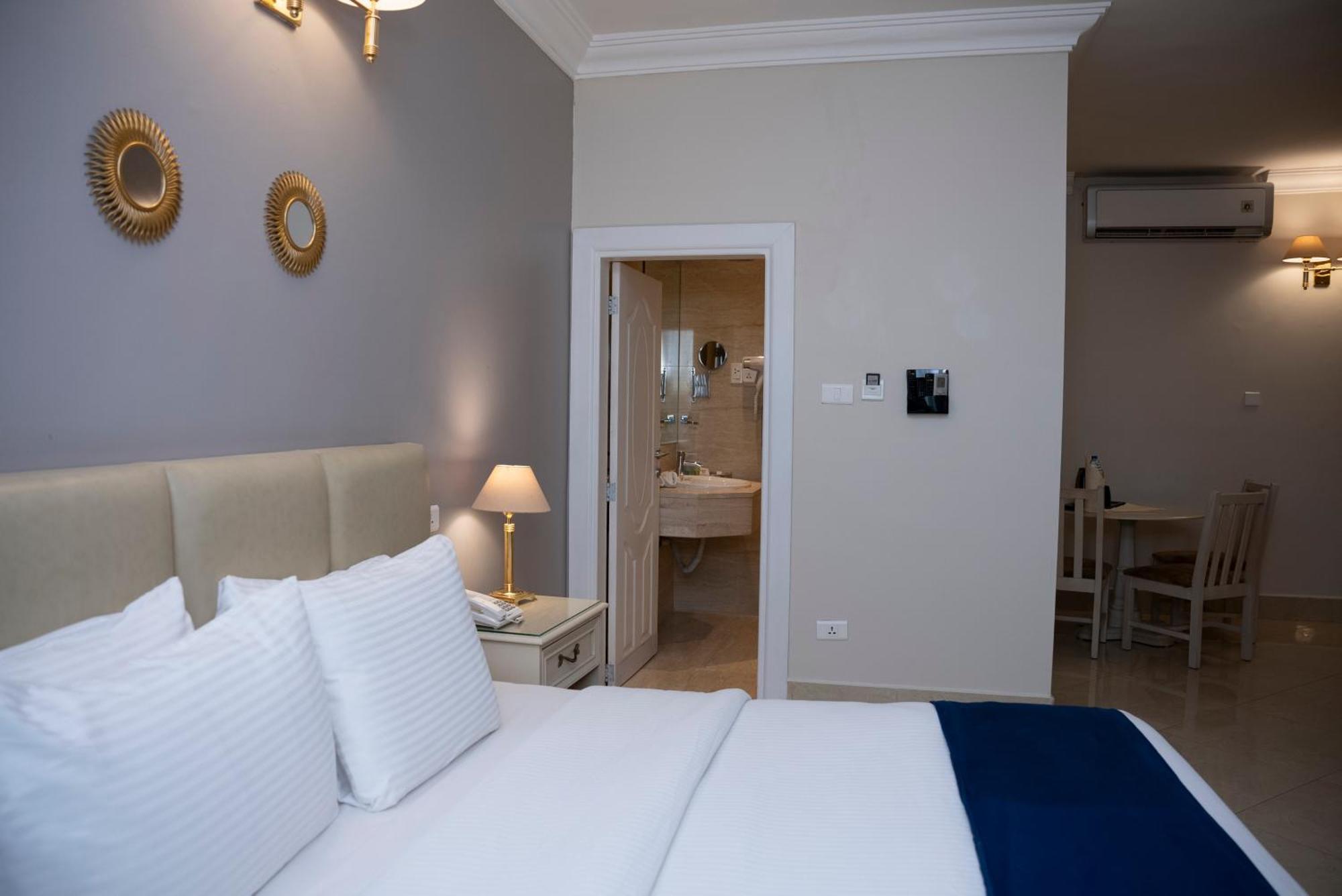 Hotel West