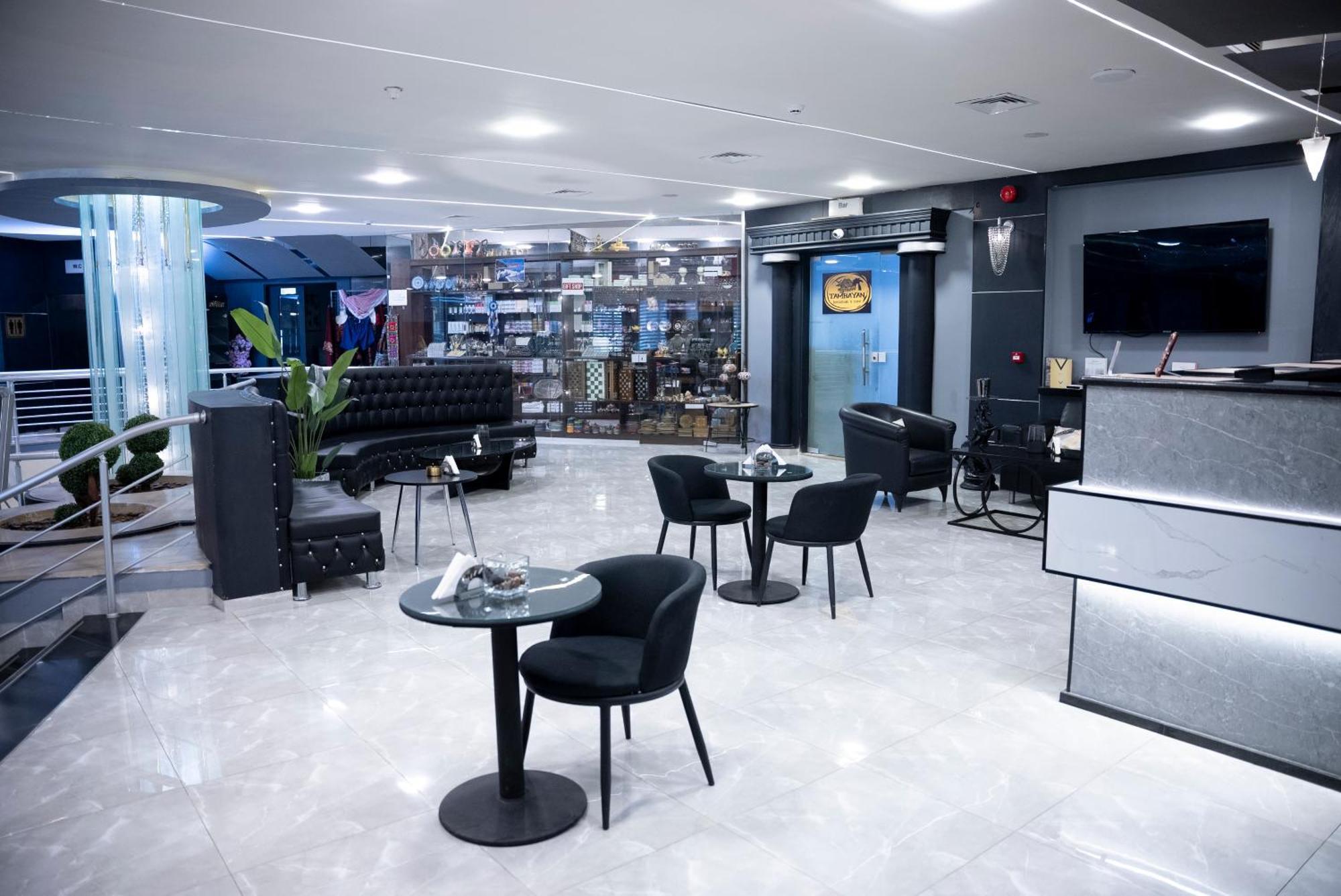 Hotel West 4*